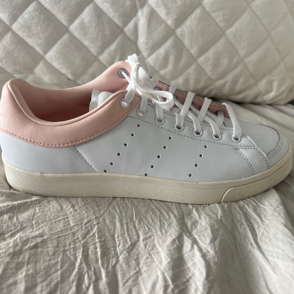 Women’s Adidas golf shoes